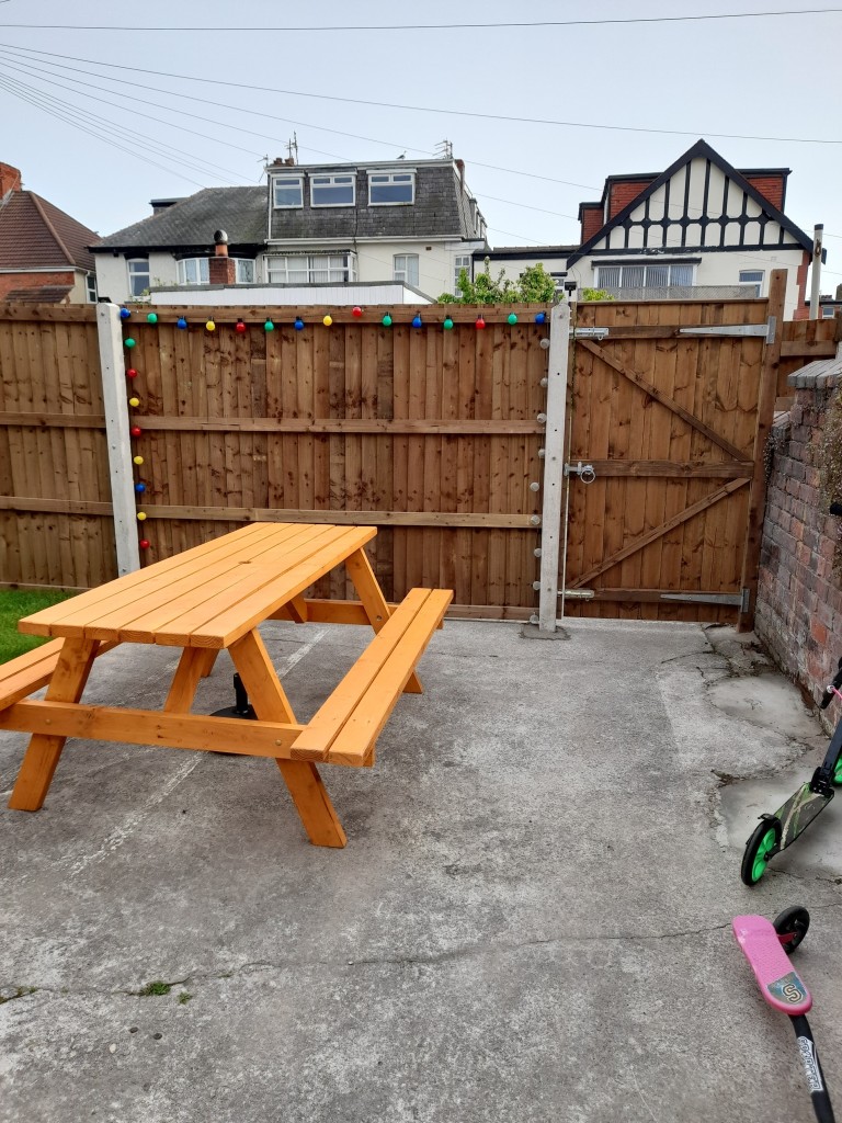 Lot: 32 - FORMER GUEST HOUSE WITH POTENTIAL - Garden